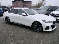 Gebraucht BMW 520 M Sport 197 PS (144 kW) 2025 Mineralweiss metallic Limousine