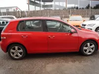 Gebraucht VW Golf VI Team 105 PS (77 kW) 2010 Rot Kleinwagen