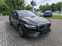 Gebraucht Volvo V60 CC Plus 197 PS (144 kW) 2023 Black solid "stone" Kombi
