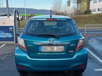 Gebraucht Toyota Yaris Hybrid 75 PS (55 kW) 2012 Blau Kleinwagen