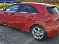 Gebraucht Mercedes A180 Business 122 PS (89 kW) 2015 Rot Limousine