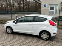 Gebraucht Ford Fiesta 60 PS (44 kW) 2010 Weiß Kleinwagen