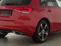 Gebraucht Mercedes A200 Progressive 163 PS (119 kW) 2021 Rot Limousine