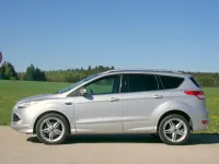 Usado Ford Kuga 150 HP (110 kW) 2016 Prateado SUV
