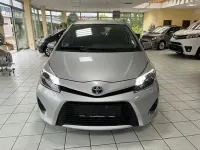 Gebraucht Toyota Yaris Hybrid Life 101 PS (74 kW) 2014 Silber Limousine