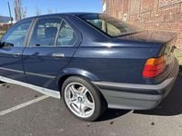 Gebraucht BMW 318 M Sport 113 PS (83 kW) 1993 Blau Limousine