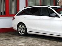 Gebraucht Mercedes C220 Avantgarde 194 PS (142 kW) 2018 Polarweiss  unilack Kombi