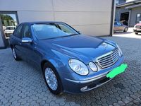 Gebraucht Mercedes E200 163 PS (119 kW) 2005 Blau Limousine