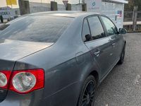 Gebraucht VW Jetta 105 PS (77 kW) 2006 Grau Limousine