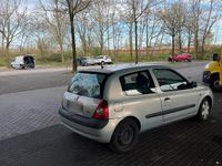 Gebraucht Renault Clio II 75 PS (55 kW) 2002 Silber Kleinwagen