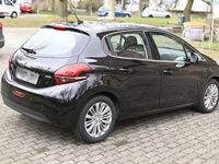 Gebraucht Peugeot 208 Active 83 PS (61 kW) 2016 Schwarz Kleinwagen