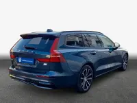 Używany Volvo V60 Ultimate 455 KM (334 kW) 2022 Niebieski Kombi