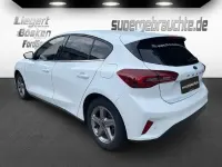 Używany Ford Focus Titanium 125 KM (91 kW) 2023 Biały Sedan/Limuzyna
