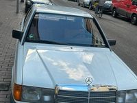 Gebraucht Mercedes 190 120 PS (88 kW) 1984 Weiß Limousine
