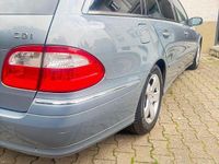 Gebraucht Mercedes E220 Avantgarde 150 PS (110 kW) 2005 Blau Kombi
