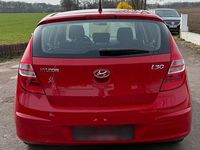Gebraucht Hyundai i30 109 PS (80 kW) 2010 Rot Kleinwagen