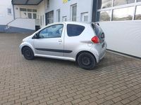 Gebraucht Toyota Aygo 68 PS (50 kW) 2006 Silber Kleinwagen