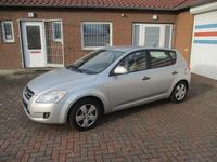 Gebraucht Kia Ceed Vision 126 PS (92 kW) 2009 Silber Kleinwagen