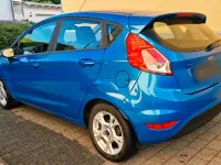 Gebraucht Ford Fiesta 65 PS (47 kW) 2014 Blau Kleinwagen