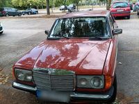 Gebraucht Mercedes 300 88 PS (64 kW) 1981 Rot Limousine