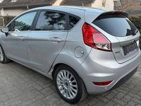Gebraucht Ford Fiesta Titanium 101 PS (74 kW) 2013 Silber Kleinwagen