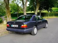 Gebraucht Mercedes E230 169 PS (124 kW) 1991 Schwarz Limousine