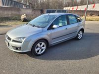 Gebraucht Ford Focus Trend 101 PS (74 kW) 2005 Grau Limousine
