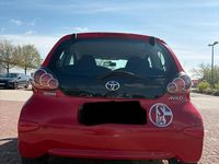 Gebraucht Toyota Aygo 68 PS (50 kW) 2009 Rot Kleinwagen