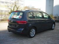 Gebraucht VW Touran Comfortline 150 PS (110 kW) 2016 Grau Van / Kleinbus