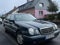 Gebraucht Mercedes E200 136 PS (100 kW) 1998 Blau Limousine