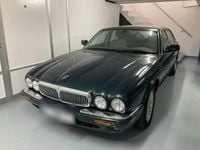 Usata Jaguar XJ8 Executive 2000 Verde Berlina
