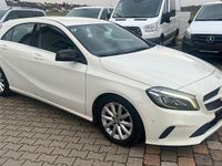 Gebraucht Mercedes A180 122 PS (89 kW) 2017 Weiß Limousine