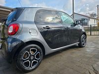 Gebraucht Smart ForFour 80 PS (58 kW) 2019 Schwarz Kleinwagen