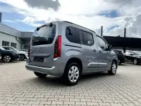 Gebraucht Opel Combo 131 PS (96 kW) 2023 Kontrast grau / quarz silber metallic Van / Kleinbus