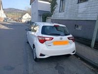 Gebraucht Toyota Yaris 72 PS (52 kW) 2019 Weiß Kleinwagen