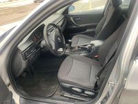 Gebraucht BMW 320 150 PS (110 kW) 2006 Titansilber metallic Kombi