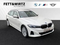 Gebraucht BMW 330e 292 PS (214 kW) 2023 Alpinweiss Kombi