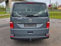 Gebraucht VW Caravelle Trendline 150 PS (110 kW) 2016 Grau Van