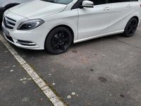 Gebraucht Mercedes B220 177 PS (130 kW) 2014 Weiß Van / Kleinbus