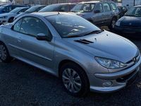 Gebraucht Peugeot 206 CC Quiksilver 109 PS (80 kW) 2004 Silber Cabrio