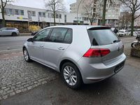 Gebraucht VW Golf VII LOUNGE 86 PS (63 kW) 2015 Reflexsilber metallic Kleinwagen