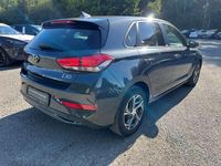Gebraucht Hyundai i30 Intro Edition 159 PS (116 kW) 2020 Dark knight / mic (schwarz) Limousine