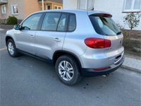 gebraucht VW Tiguan 1.4 TSI aus 2. Hand, silber, AHK