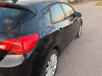 Gebraucht Opel Astra 116 PS (85 kW) 2014 Schwarz Limousine