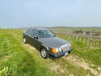 Gebraucht Mercedes 200 105 PS (77 kW) 1988 Schwarz Limousine