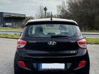 Gebraucht Hyundai i10 87 PS (63 kW) 2015 Schwarz Kleinwagen