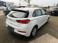 Gebraucht Hyundai i30 Select 120 PS (88 kW) 2021 Weiß Limousine