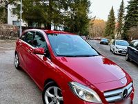 Gebraucht Mercedes B200 156 PS (114 kW) 2013 Rot Van / Kleinbus