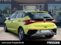 Gebraucht Hyundai i20 Trend 101 PS (74 kW) 2025 Lucid lime Kleinwagen