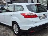 Gebraucht Ford Focus Trend 101 PS (74 kW) 2014 Weiß Kombi